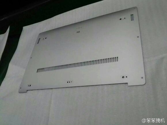 小米筆記本？看樣子面板是鋁模具
