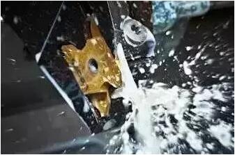 防止切削液發(fā)臭，還鋁合金壓鑄車間一個(gè)良好的環(huán)境